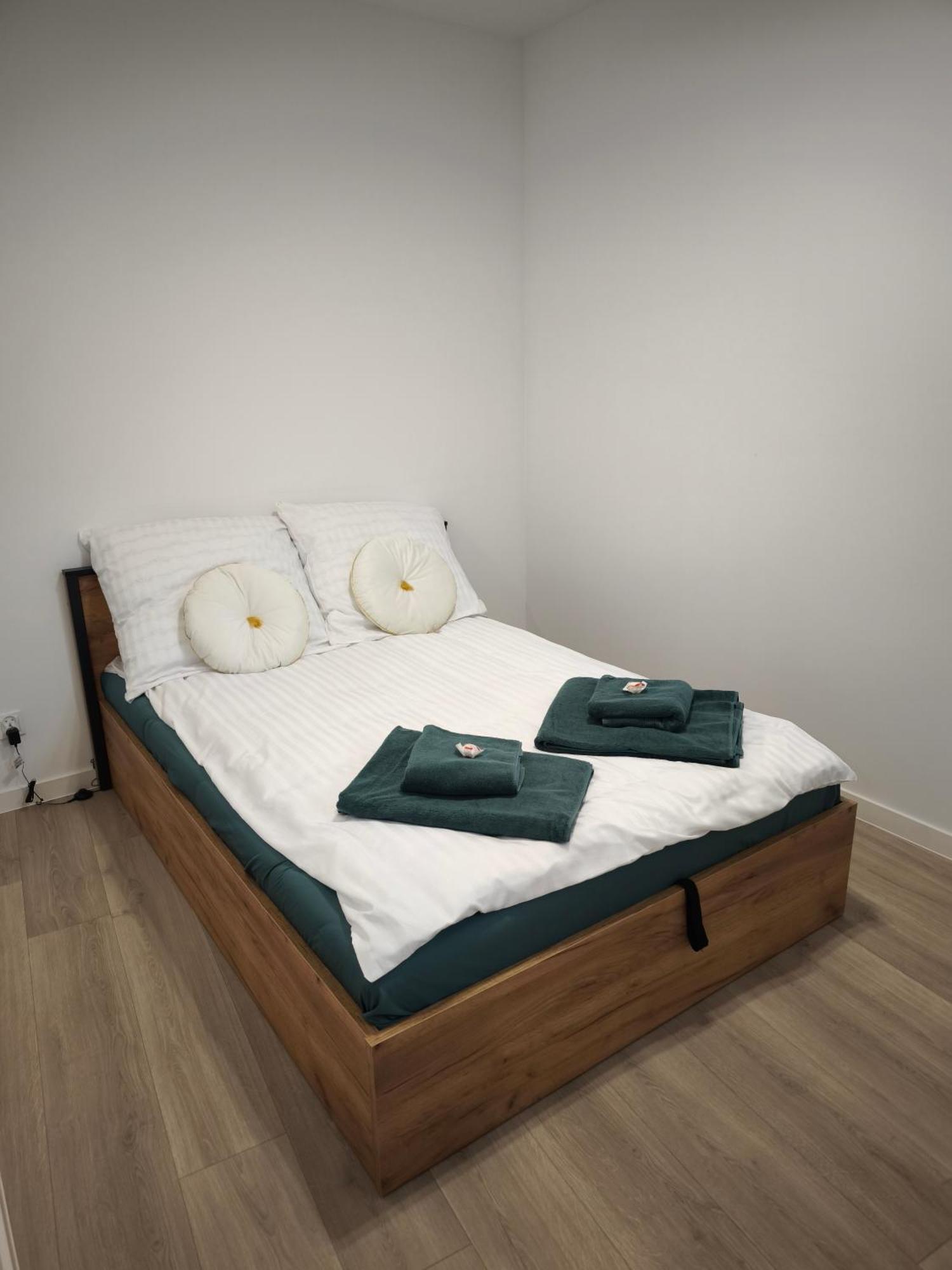 Kameralny Nowy Apartament W Centrum Miasta, Duzy Parking, Fv, Luksusowo Wyposazony, Ps5, Balkon, Klimatyzacja, Taras, Winda, Wyposazona Kuchnia Starogard Gdański Exterior foto